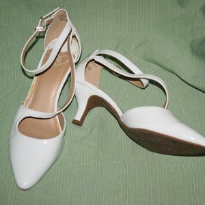 Cute strappy mid-heel, closed-toe Sz 9W